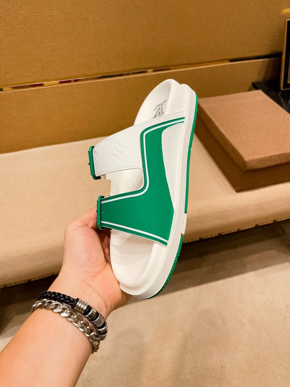 Men's shoes 💰 380 💰 New model on the market 🔥 [LV 🔥 Slippers] High-end 1:1 mold customization of first-layer cowhide, original upgraded version of the outsole, lighter and non-slip. The market's top quality, fashionable and trendy, versatile and popular, simple yet tasteful, a must-have for fashionistas, exuding a fashionable and casual atmosphere, fashion is at your feet, full of confidence, the same style at the counter 👍The season of spring and summer slippers is here, they are super beautiful to wear, 38-44, multiple colors available🔥
